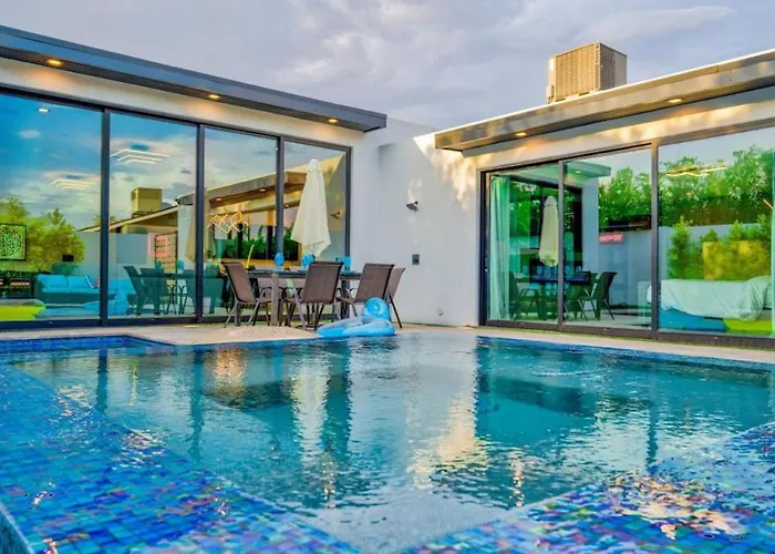 Villa Luxury 5mins To Old Town W Pool Fire Pit And Bbq