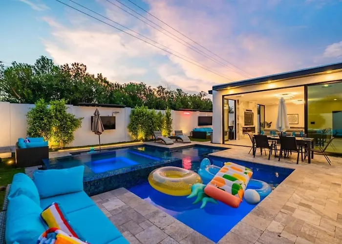 Villa Luxury 5mins To Old Town W Pool Fire Pit And Bbq Scottsdale