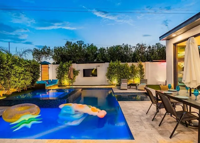Luxury 5mins To Old Town W Pool Fire Pit And Bbq Scottsdale
